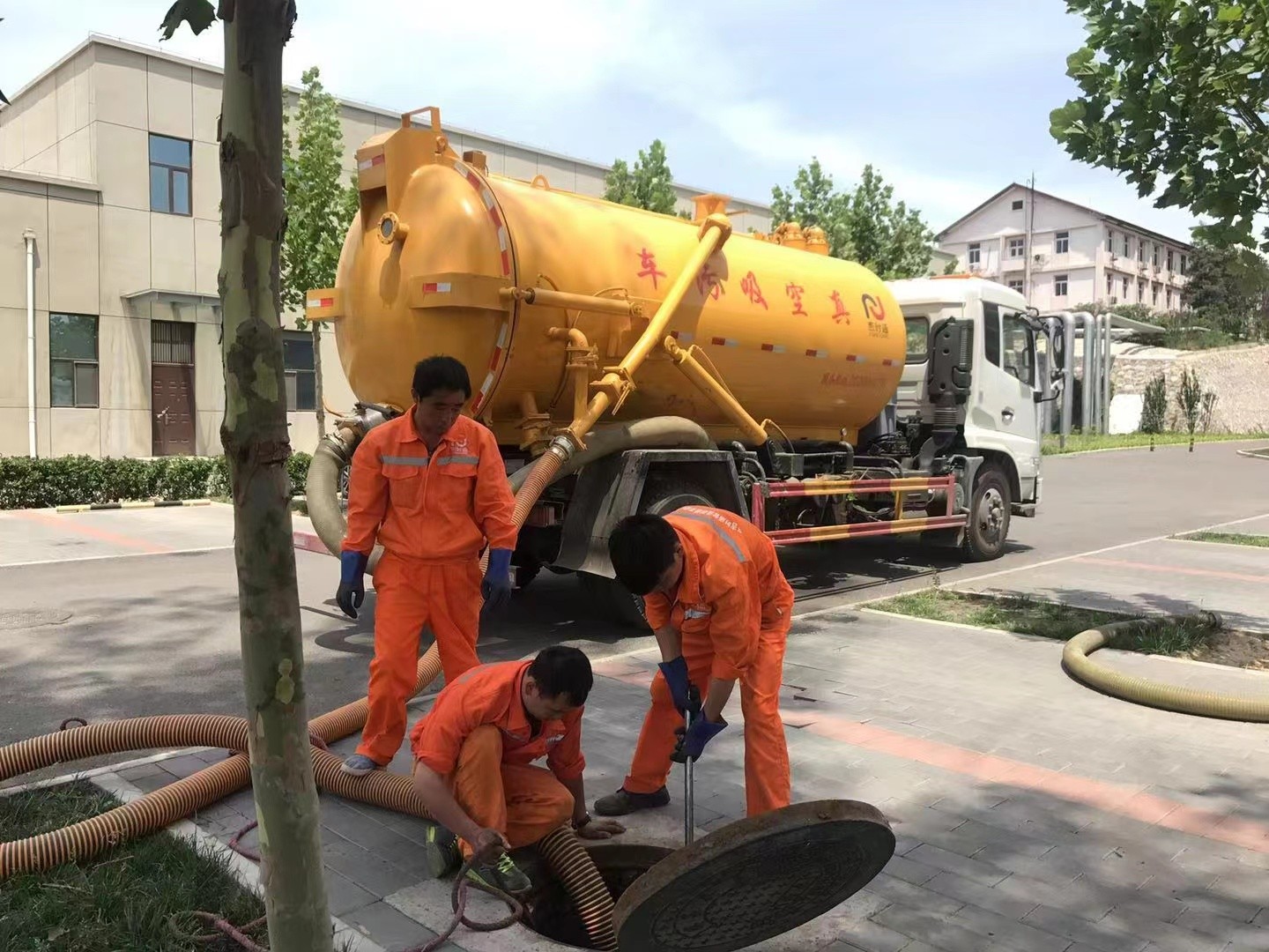内蒙古化粪池清理与5-8吨吸粪车施工效率分析